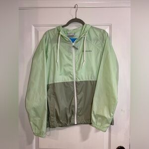 Columbia Womens Windbreaker NWT Size Medium M Green